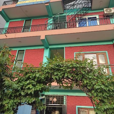 Harry Guest House&Restaurant Pokhara Extérieur photo
