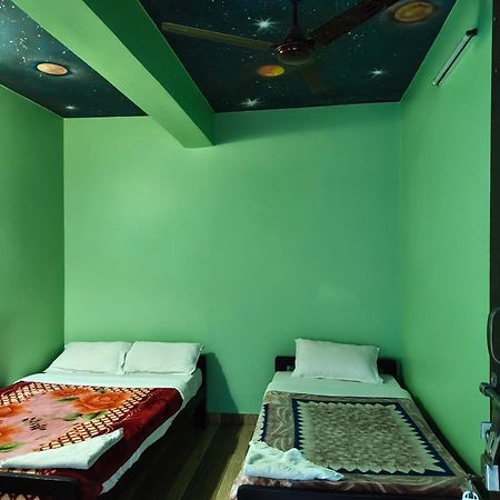 Harry Guest House&Restaurant Pokhara Extérieur photo