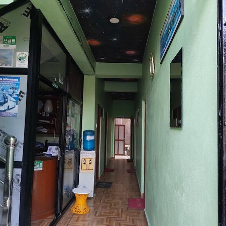 Harry Guest House&Restaurant Pokhara Extérieur photo