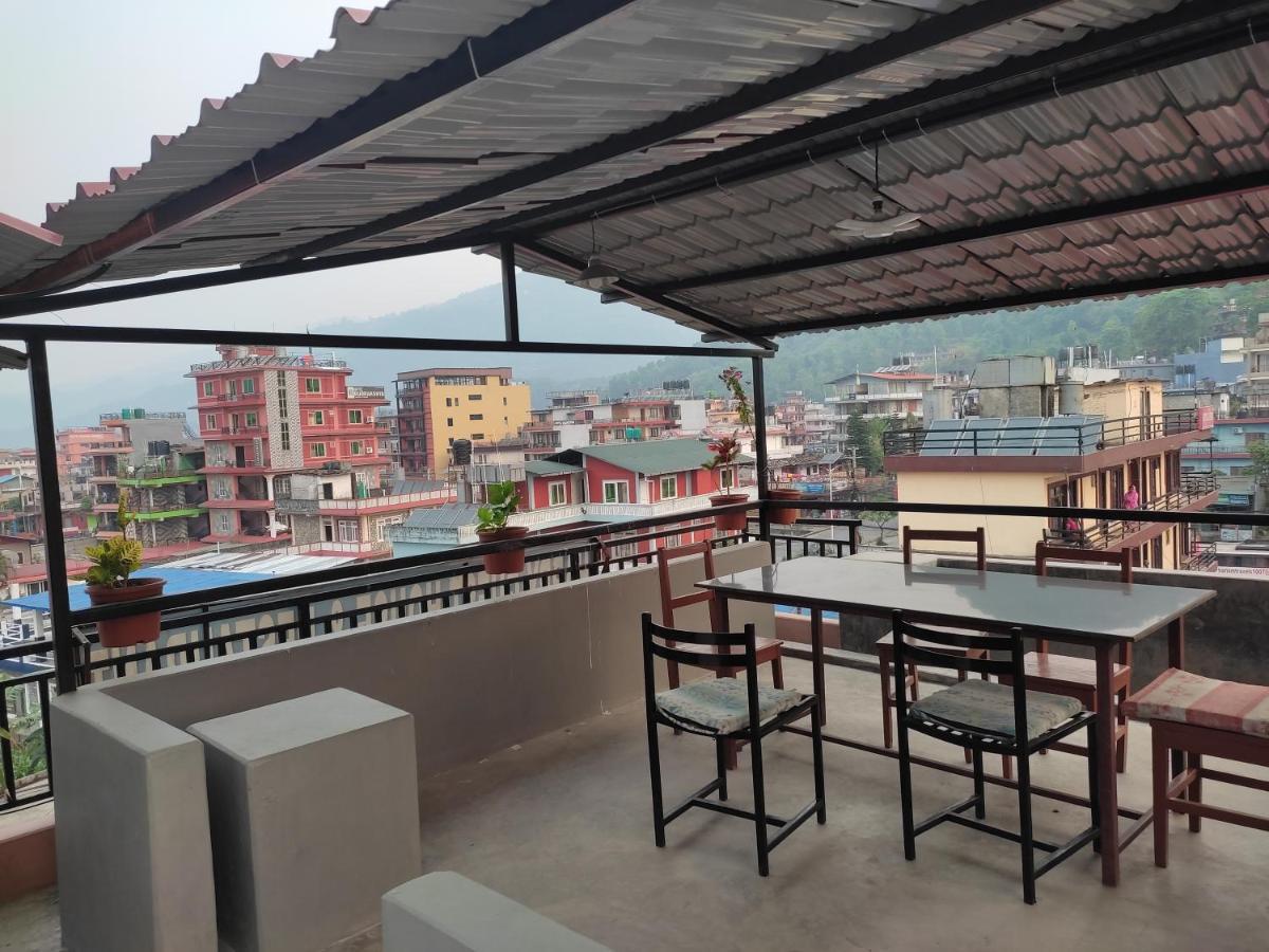 Harry Guest House&Restaurant Pokhara Extérieur photo