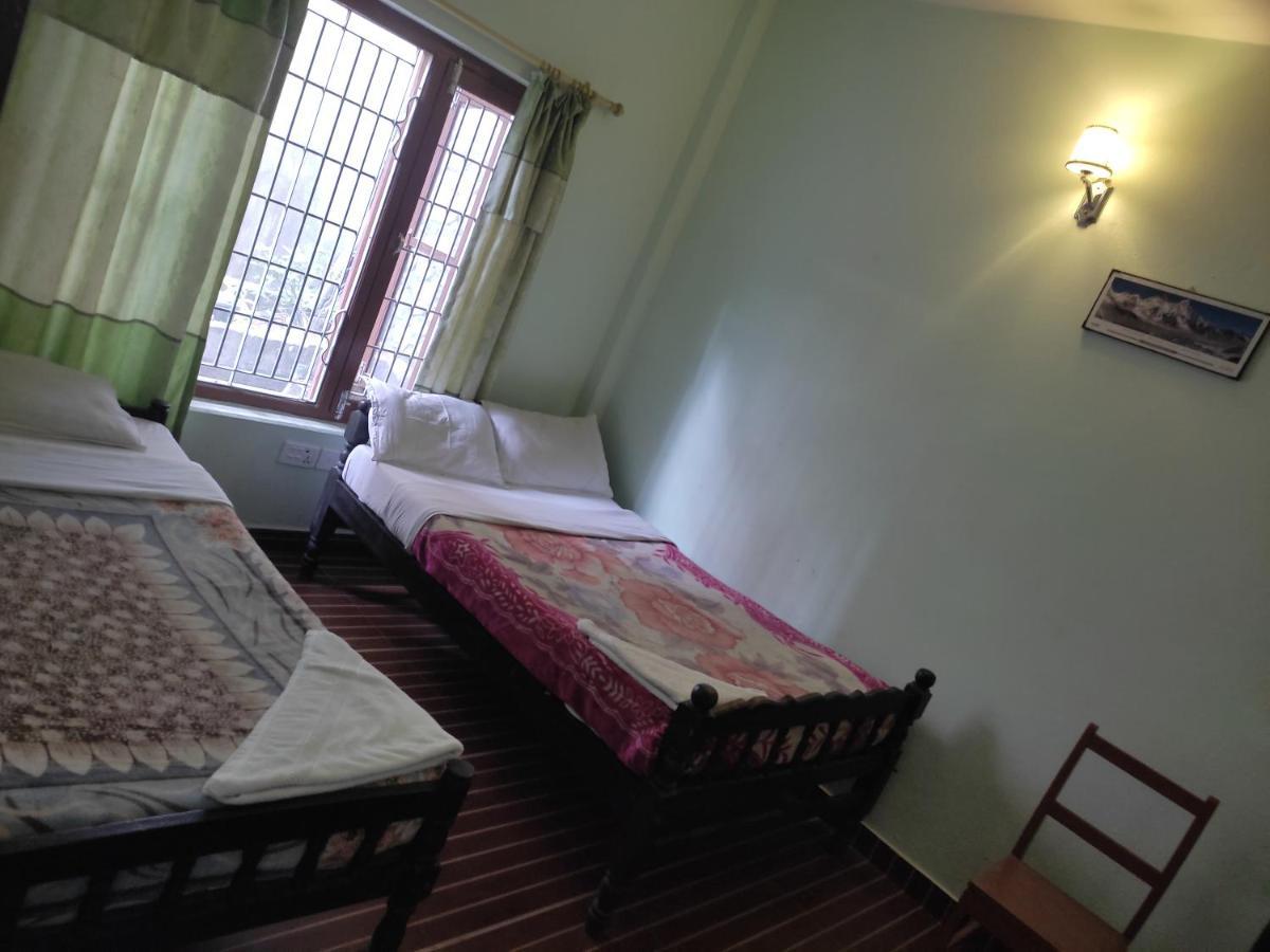 Harry Guest House&Restaurant Pokhara Extérieur photo
