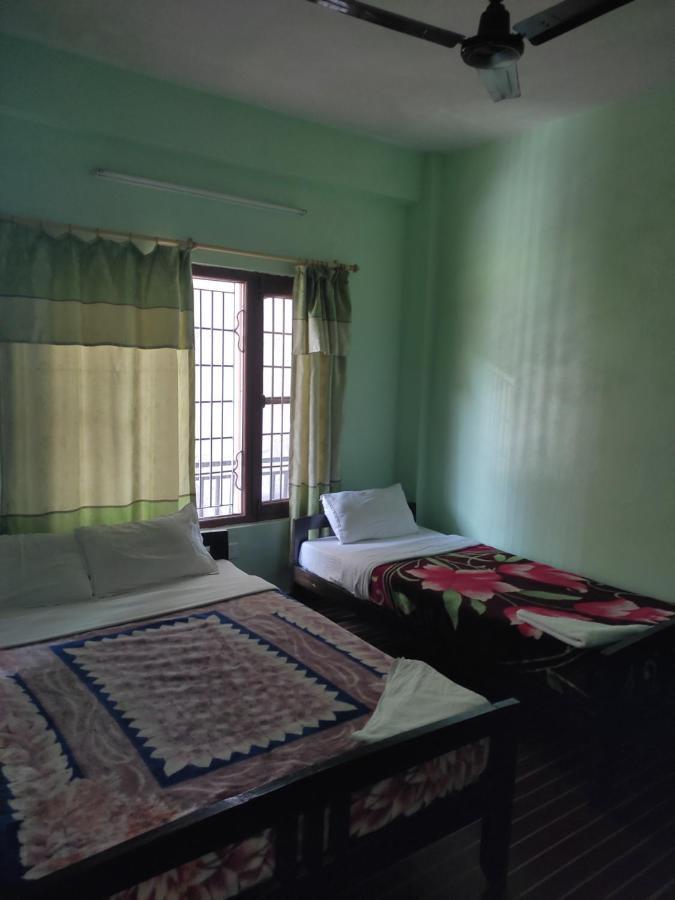 Harry Guest House&Restaurant Pokhara Extérieur photo
