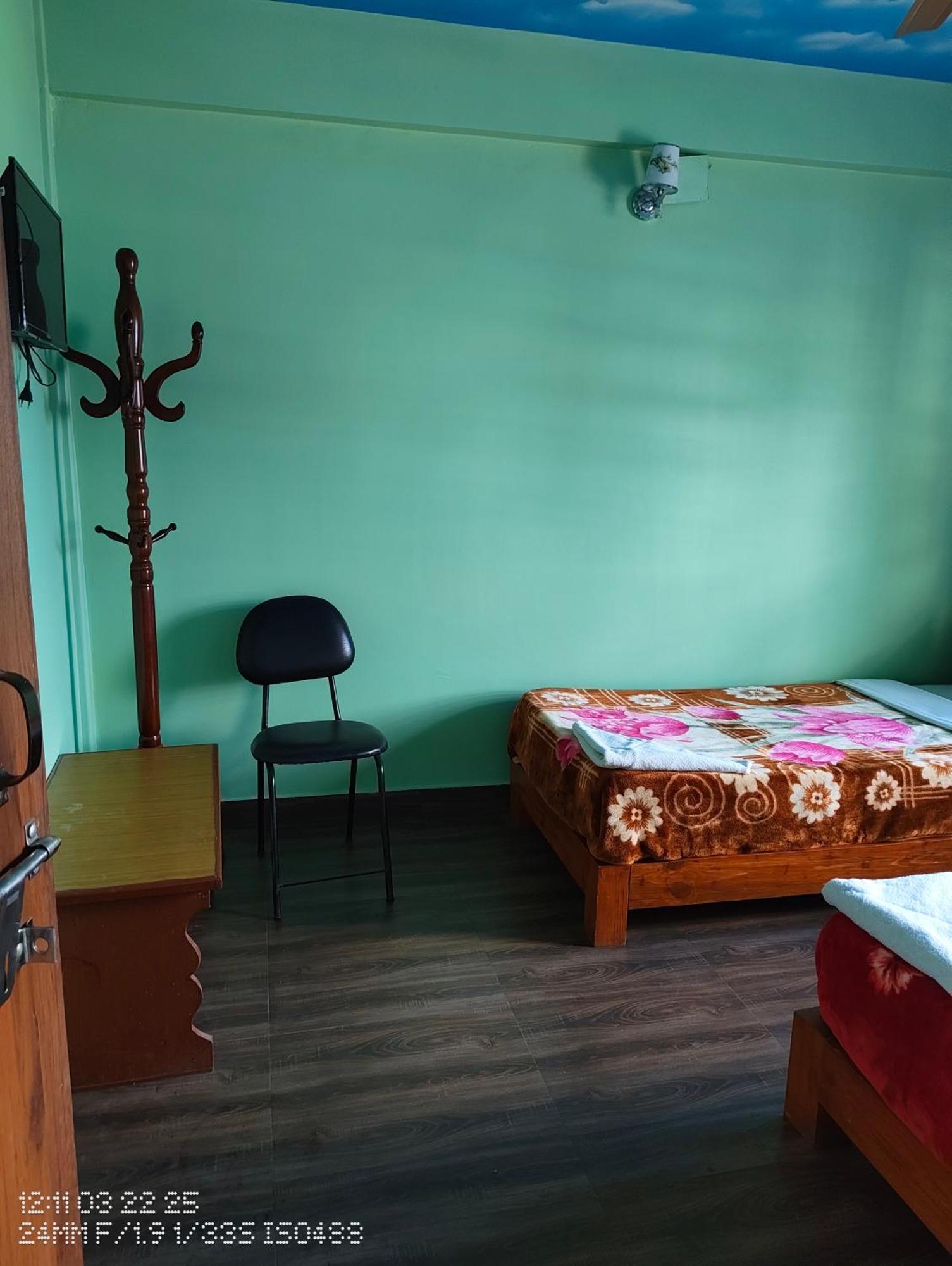 Harry Guest House&Restaurant Pokhara Extérieur photo