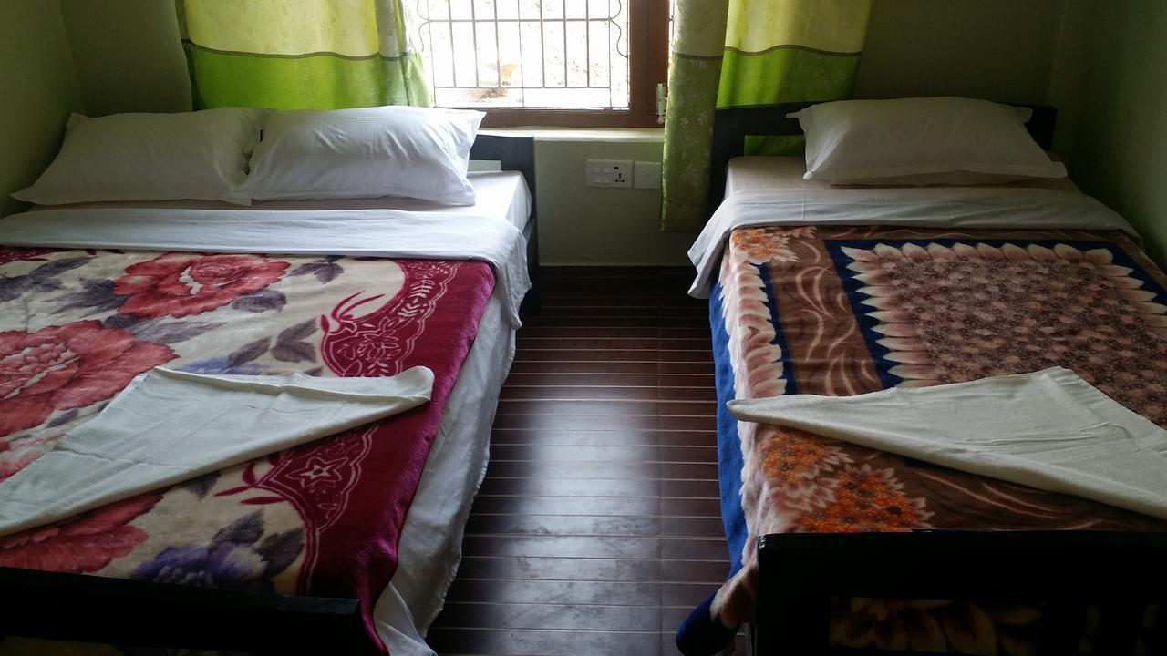 Harry Guest House&Restaurant Pokhara Extérieur photo