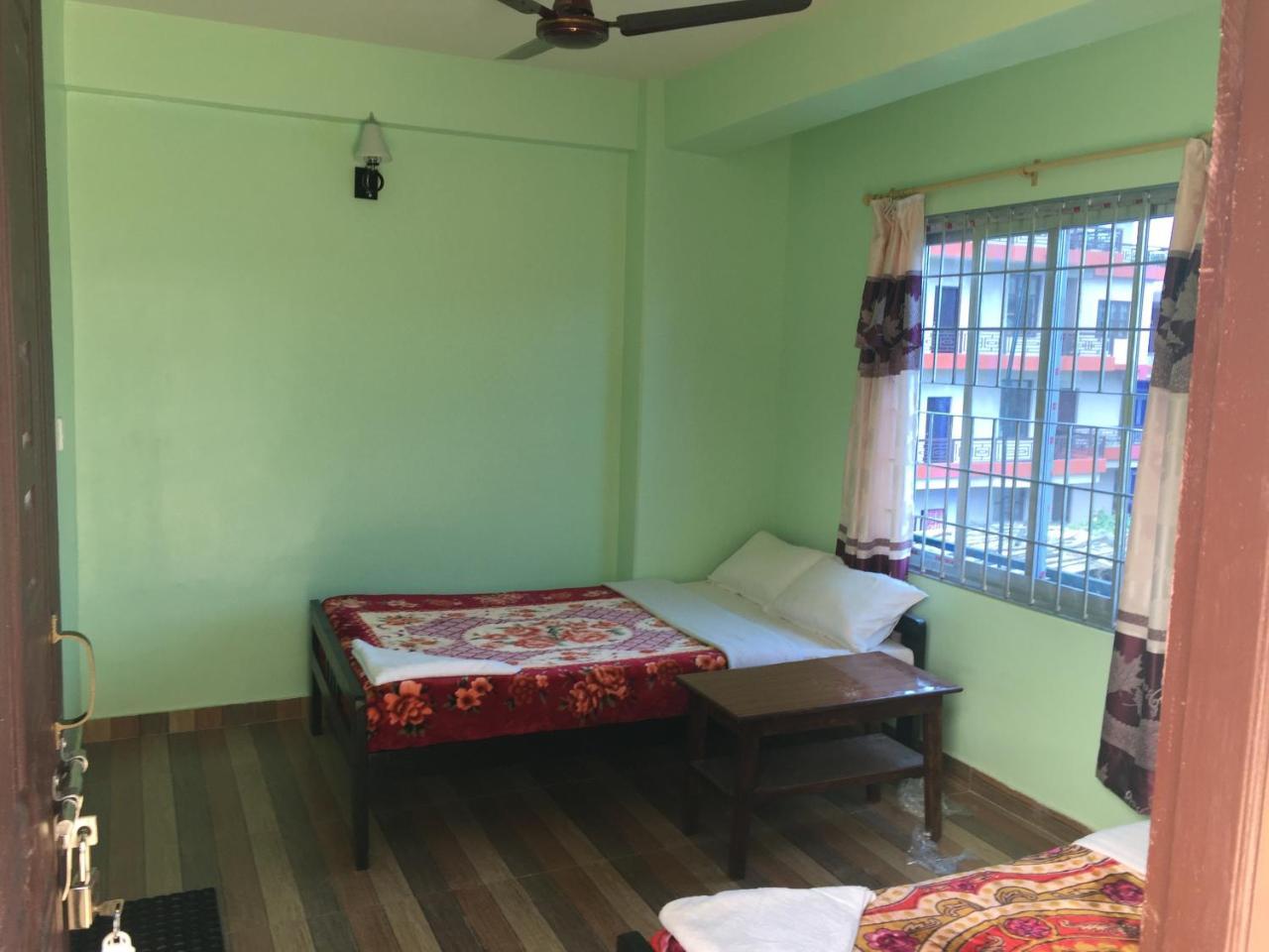 Harry Guest House&Restaurant Pokhara Extérieur photo