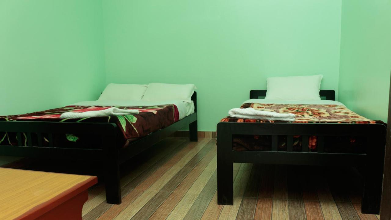 Harry Guest House&Restaurant Pokhara Extérieur photo