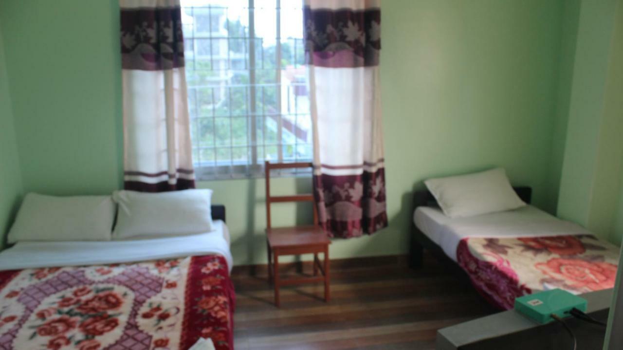 Harry Guest House&Restaurant Pokhara Extérieur photo