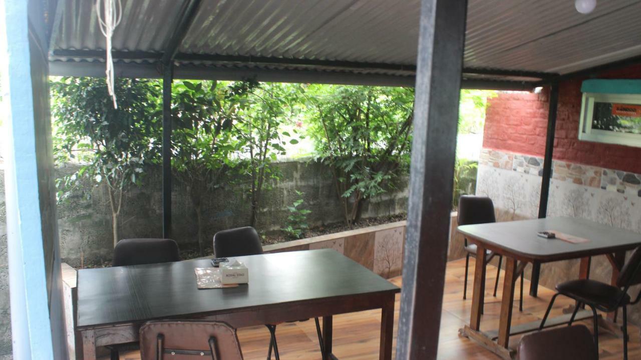 Harry Guest House&Restaurant Pokhara Extérieur photo