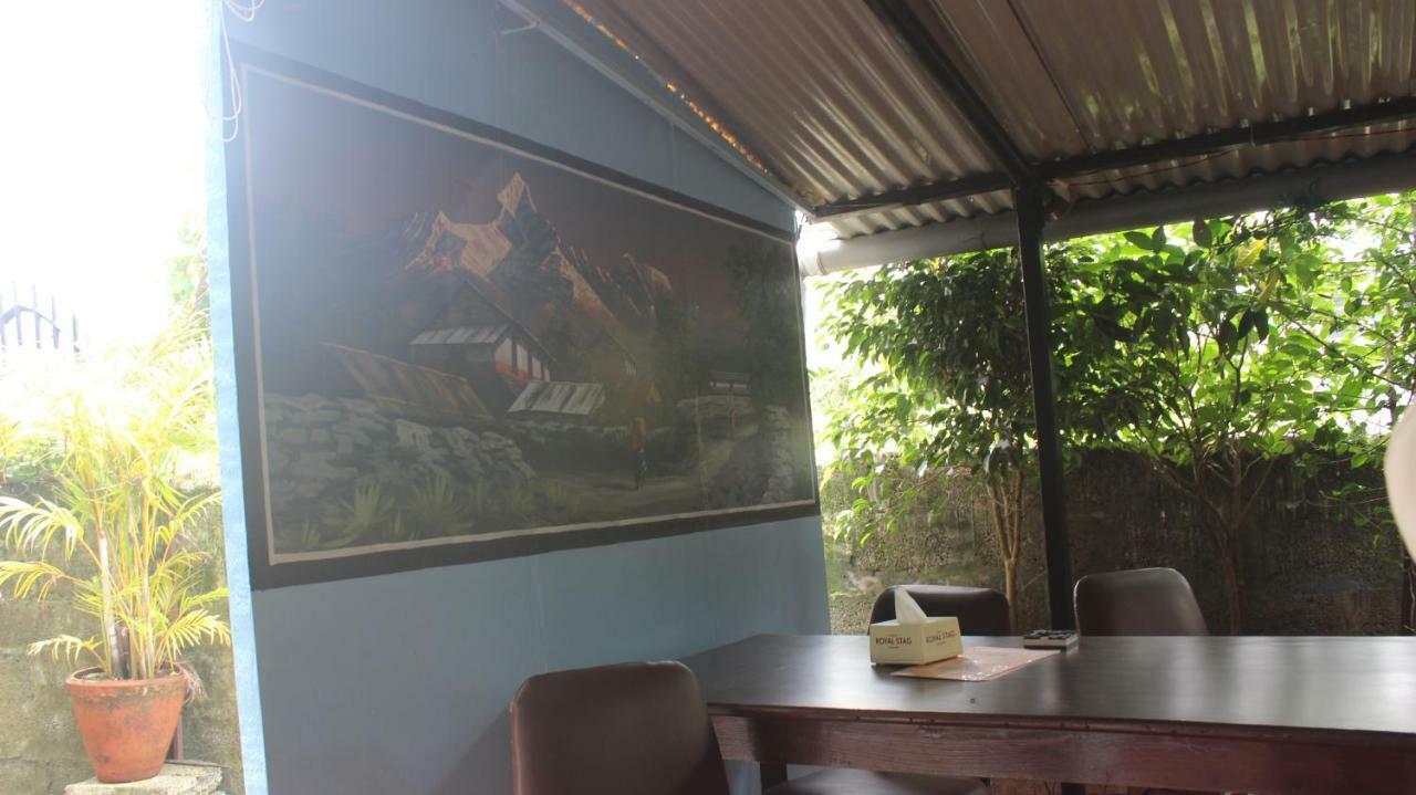 Harry Guest House&Restaurant Pokhara Extérieur photo