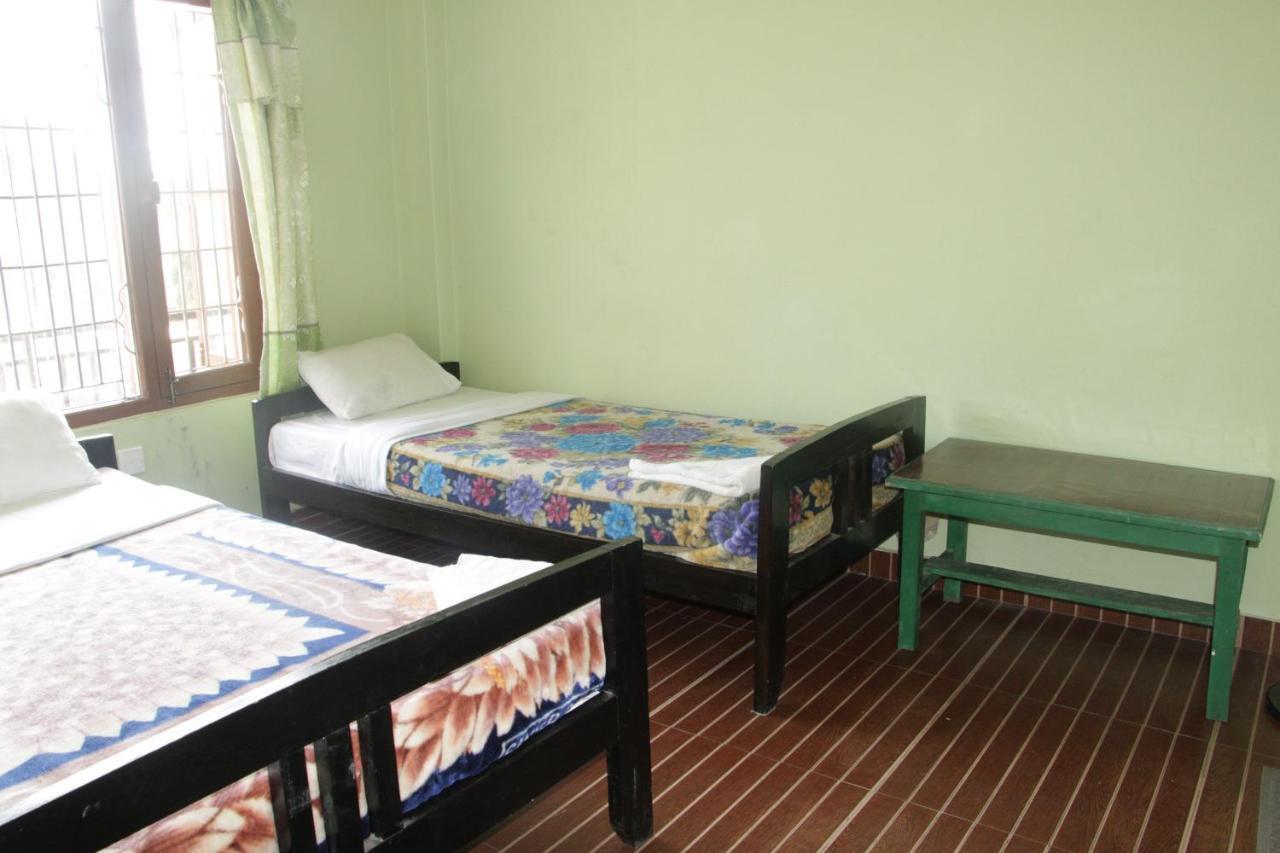 Harry Guest House&Restaurant Pokhara Extérieur photo