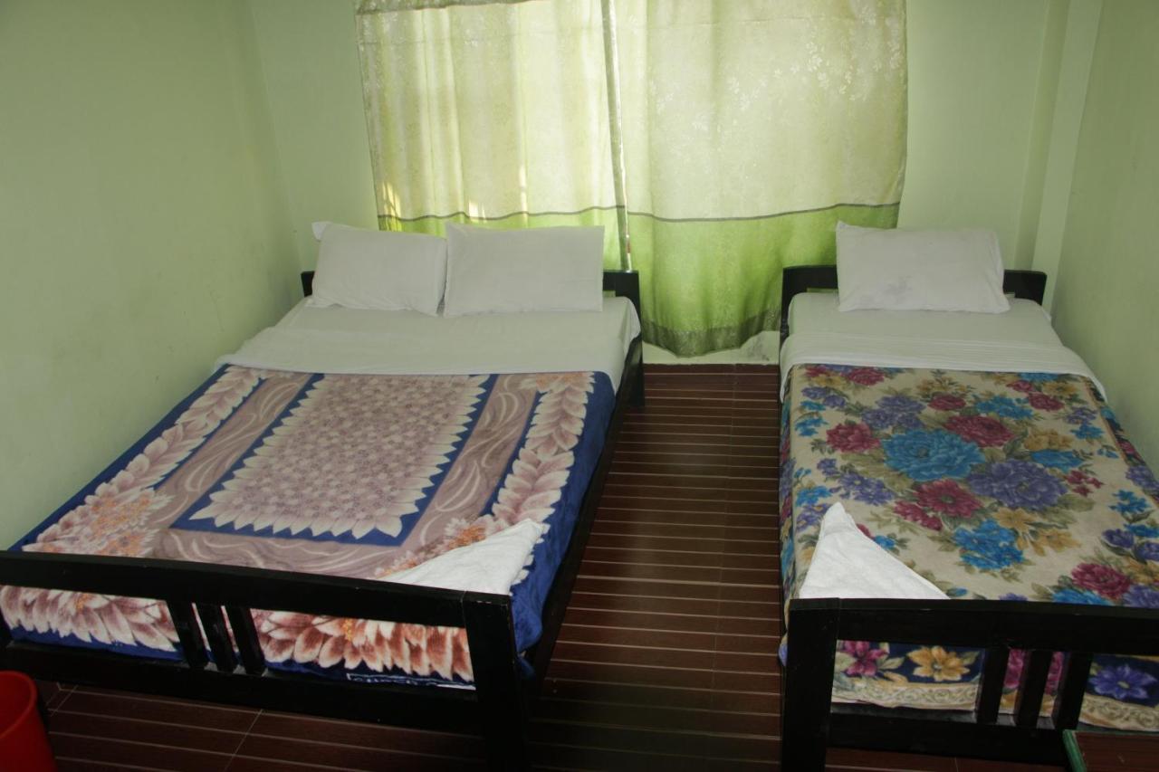 Harry Guest House&Restaurant Pokhara Extérieur photo