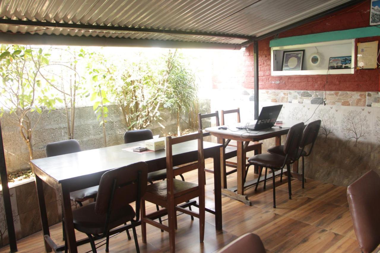 Harry Guest House&Restaurant Pokhara Extérieur photo
